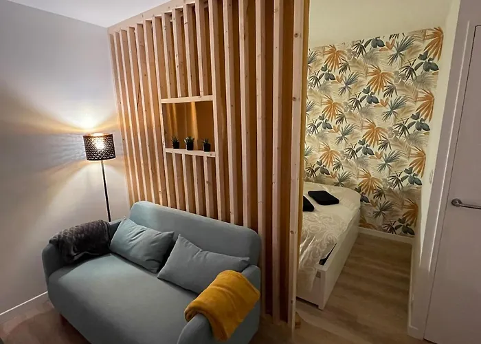 Cosy Avec Jardin Vue Et Acces A 30m De La דירה *